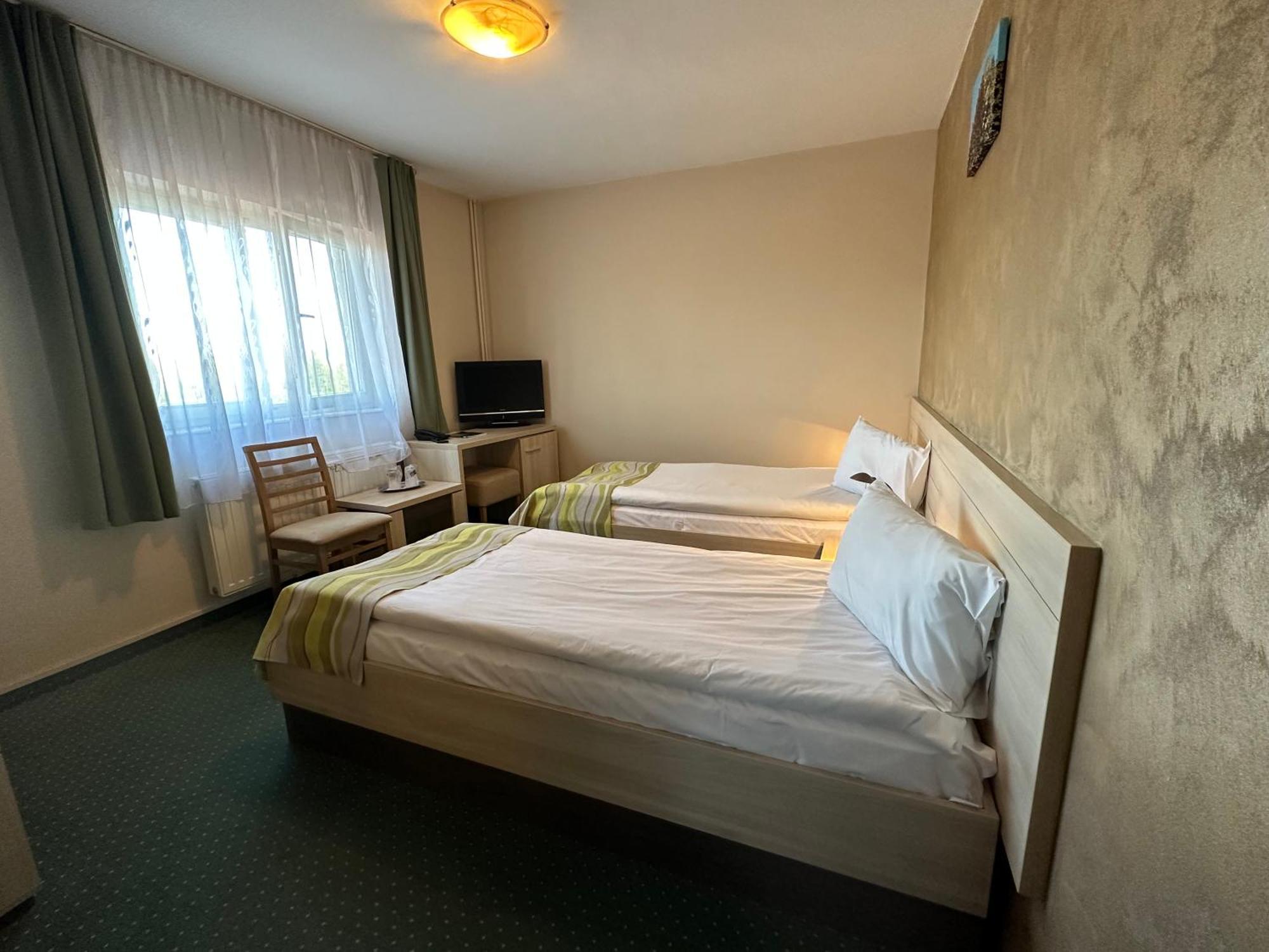 Apollo Wellness Club Hotel Marosszentgyörgy Szoba fotó